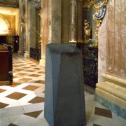 ArchitektInnen / KünstlerInnen: Marc Tesar<br>Projekt: Altar und Ambo in der Kirche St. Anna in Wien<br>Aufnahmedatum: 10/06<br>Format: 4x5'' C-Dia<br>Lieferformat: Dia-Duplikat, Scan 300 dpi<br>Bestell-Nummer: 12817/D<br>