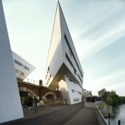 ArchitektInnen / KünstlerInnen: Zaha M. Hadid, Zaha Hadid Architects<br>Projekt: Wohnbau Spittelau<br>Aufnahmedatum: 01/06<br>Format: 4x5'' C-Dia<br>Lieferformat: Dia-Duplikat, Scan 300 dpi<br>Bestell-Nummer: 12816/A<br>