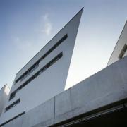 ArchitektInnen / KünstlerInnen: Zaha M. Hadid, Zaha Hadid Architects<br>Projekt: Wohnbau Spittelau<br>Aufnahmedatum: 01/06<br>Format: 4x5'' C-Dia<br>Lieferformat: Dia-Duplikat, Scan 300 dpi<br>Bestell-Nummer: 12815/B<br>