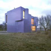 ArchitektInnen / KünstlerInnen: PPAG architects ztgmbh<br>Projekt: Haus in Zurndorf - PA 2 <br>Aufnahmedatum: 11/06<br>Format: 4x5'' C-Dia<br>Lieferformat: Dia-Duplikat, Scan 300 dpi<br>Bestell-Nummer: 12818/B<br>