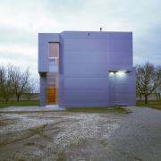 ArchitektInnen / KünstlerInnen: PPAG architects ztgmbh<br>Projekt: Haus in Zurndorf - PA 2 <br>Aufnahmedatum: 11/06<br>Format: 4x5'' C-Dia<br>Lieferformat: Dia-Duplikat, Scan 300 dpi<br>Bestell-Nummer: 12818/C<br>