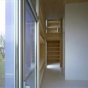 ArchitektInnen / KünstlerInnen: PPAG architects ztgmbh<br>Projekt: Haus in Zurndorf - PA 2 <br>Aufnahmedatum: 11/06<br>Format: 4x5'' C-Dia<br>Lieferformat: Dia-Duplikat, Scan 300 dpi<br>Bestell-Nummer: 12819/C<br>