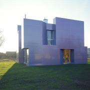 ArchitektInnen / KünstlerInnen: PPAG architects ztgmbh<br>Projekt: Haus in Zurndorf - PA 2 <br>Aufnahmedatum: 11/06<br>Format: 4x5'' C-Dia<br>Lieferformat: Dia-Duplikat, Scan 300 dpi<br>Bestell-Nummer: 12824/A<br>