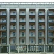 ArchitektInnen / KünstlerInnen: Elsa Prochazka<br>Projekt: Wohnhausanlage Donaufelderhof<br>Aufnahmedatum: 05/99<br>Format: 4x5'' C-Dia<br>Lieferformat: Dia-Duplikat, Scan 300 dpi<br>Bestell-Nummer: 8551/A1<br>
