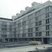 ArchitektInnen / KünstlerInnen: Elsa Prochazka<br>Projekt: Wohnhausanlage Donaufelderhof<br>Aufnahmedatum: 05/99<br>Format: 4x5'' C-Dia<br>Lieferformat: Dia-Duplikat, Scan 300 dpi<br>Bestell-Nummer: 8551/A5A<br>
