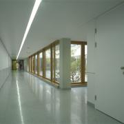 ArchitektInnen / KünstlerInnen: Michael Loudon<br>Projekt: Landeskrankenhaus Tulln <br>Aufnahmedatum: 10/08<br>Format: 4x5'' C-Dia<br>Lieferformat: Dia-Duplikat, Scan 300 dpi<br>Bestell-Nummer: 12892/D<br>