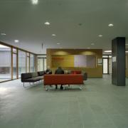 ArchitektInnen / KünstlerInnen: Michael Loudon<br>Projekt: Landeskrankenhaus Tulln <br>Aufnahmedatum: 10/08<br>Format: 4x5'' C-Dia<br>Lieferformat: Dia-Duplikat, Scan 300 dpi<br>Bestell-Nummer: 12891/C<br>