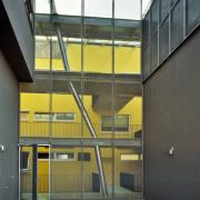 ArchitektInnen / KünstlerInnen: ARTEC Architekten, Jakob Fina<br>Projekt: Wohnhausanlage Tokiostraße ''Die Bremer Stadtmusikanten''<br>Aufnahmedatum: 04/10<br>Format: 4x5'' C-Dia<br>Lieferformat: Scan 300 dpi<br>Bestell-Nummer: 13026/D<br>