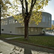 ArchitektInnen / KünstlerInnen: ARTEC Architekten<br>Projekt: Eingangspavillon SMZ Süd<br>Aufnahmedatum: 10/10<br>Format: 4x5'' C-Dia<br>Lieferformat: Scan 300 dpi<br>Bestell-Nummer: 13077/B<br>