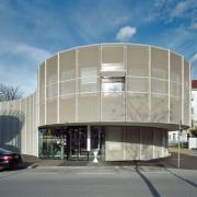 ArchitektInnen / KünstlerInnen: ARTEC Architekten<br>Projekt: Eingangspavillon SMZ Süd<br>Aufnahmedatum: 10/10<br>Format: 4x5'' C-Dia<br>Lieferformat: Scan 300 dpi<br>Bestell-Nummer: 13079/D<br>