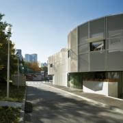 ArchitektInnen / KünstlerInnen: ARTEC Architekten<br>Projekt: Eingangspavillon SMZ Süd<br>Aufnahmedatum: 10/10<br>Format: 4x5'' C-Dia<br>Lieferformat: Scan 300 dpi<br>Bestell-Nummer: 13077/D<br>