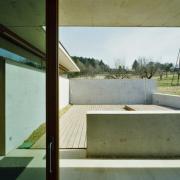 ArchitektInnen / KünstlerInnen: Henke Schreieck Architekten<br>Projekt: Haus mit zwei Höfen<br>Aufnahmedatum: 03/12<br>Format: 4x5'' C-Dia<br>Lieferformat: Scan 300 dpi<br>Bestell-Nummer: 13167/D<br>