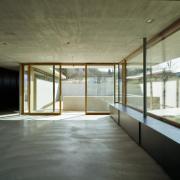 ArchitektInnen / KünstlerInnen: Henke Schreieck Architekten<br>Projekt: Haus mit zwei Höfen<br>Aufnahmedatum: 03/12<br>Format: 4x5'' C-Dia<br>Lieferformat: Scan 300 dpi<br>Bestell-Nummer: 13167/B<br>
