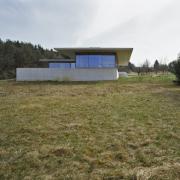 ArchitektInnen / KünstlerInnen: Henke Schreieck Architekten<br>Projekt: Haus mit zwei Höfen<br>Aufnahmedatum: 03/12<br>Format: 4x5'' C-Dia<br>Lieferformat: Scan 300 dpi<br>Bestell-Nummer: 13165/B<br>