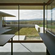 ArchitektInnen / KünstlerInnen: Henke Schreieck Architekten<br>Projekt: Haus mit zwei Höfen<br>Aufnahmedatum: 03/12<br>Format: 4x5'' C-Dia<br>Lieferformat: Scan 300 dpi<br>Bestell-Nummer: 13168/D<br>