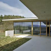 ArchitektInnen / KünstlerInnen: Henke Schreieck Architekten<br>Projekt: Haus mit zwei Höfen<br>Aufnahmedatum: 03/12<br>Format: 4x5'' C-Dia<br>Lieferformat: Scan 300 dpi<br>Bestell-Nummer: 13170/B<br>