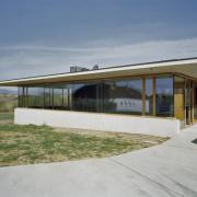 ArchitektInnen / KünstlerInnen: Henke Schreieck Architekten<br>Projekt: Haus mit zwei Höfen<br>Aufnahmedatum: 03/12<br>Format: 4x5'' C-Dia<br>Lieferformat: Scan 300 dpi<br>Bestell-Nummer: 13166/C<br>