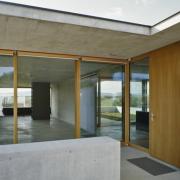 ArchitektInnen / KünstlerInnen: Henke Schreieck Architekten<br>Projekt: Haus mit zwei Höfen<br>Aufnahmedatum: 03/12<br>Format: 4x5'' C-Dia<br>Lieferformat: Scan 300 dpi<br>Bestell-Nummer: 13167/A<br>