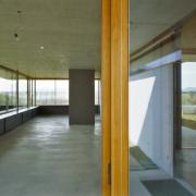 ArchitektInnen / KünstlerInnen: Henke Schreieck Architekten<br>Projekt: Haus mit zwei Höfen<br>Aufnahmedatum: 03/12<br>Format: 4x5'' C-Dia<br>Lieferformat: Scan 300 dpi<br>Bestell-Nummer: 13167/C<br>