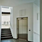 ArchitektInnen / KünstlerInnen: Adolf Krischanitz<br>Projekt: Bürogebäude J.<br>Aufnahmedatum: 07/12<br>Format: 4x5'' C-Dia<br>Lieferformat: Scan 300 dpi<br>Bestell-Nummer: 13178/B<br>