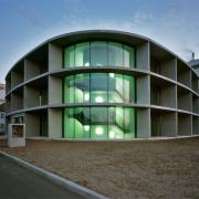 ArchitektInnen / KünstlerInnen: Adolf Krischanitz<br>Projekt: Bürogebäude J.<br>Aufnahmedatum: 07/12<br>Format: 4x5'' C-Dia<br>Lieferformat: Scan 300 dpi<br>Bestell-Nummer: 13174/B<br>