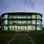 ArchitektInnen / KünstlerInnen: Adolf Krischanitz<br>Projekt: Bürogebäude J.<br>Aufnahmedatum: 07/12<br>Format: 4x5'' C-Dia<br>Lieferformat: Scan 300 dpi<br>Bestell-Nummer: 13175/B<br>