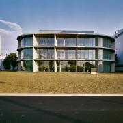 ArchitektInnen / KünstlerInnen: Adolf Krischanitz<br>Projekt: Bürogebäude J.<br>Aufnahmedatum: 07/12<br>Format: 4x5'' C-Dia<br>Lieferformat: Scan 300 dpi<br>Bestell-Nummer: 13173/A<br>