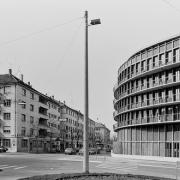 ArchitektInnen / KünstlerInnen: Herzog & de Meuron Architekten BSA/SIA/ETH<br>Projekt: Wohn- und Bürohaus Schwitter<br>Aufnahmedatum: 03/89<br>Format: 24x36mm SW<br>Lieferformat: Scan 300 dpi<br>Bestell-Nummer: N1527/21<br>