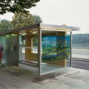 ArchitektInnen / KünstlerInnen: Franz Sam<br>Projekt: Bushaltestelle<br>Aufnahmedatum: 08/01<br>Lieferformat: Dia-Duplikat, Scan 300 dpi<br>Bestell-Nummer: 11563/10<br>