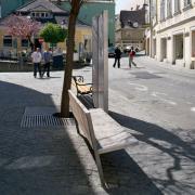 ArchitektInnen / KünstlerInnen: Leo Zogmayer<br>Projekt: Sitzbänke Krems<br>Aufnahmedatum: 04/01<br>Lieferformat: Dia-Duplikat, Scan 300 dpi<br>Bestell-Nummer: 11557/12<br>