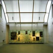 ArchitektInnen / KünstlerInnen: Eichinger oder Knechtl, Nancy Spero<br>Projekt: Jüdisches Museum Wien<br>Format: 4x5'' C-Dia<br>Lieferformat: Dia-Duplikat, Scan 300 dpi<br>Bestell-Nummer: 6081/B<br>