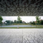 ArchitektInnen / KünstlerInnen: Herzog & de Meuron Architekten BSA/SIA/ETH<br>Projekt: Sportanlage Pfaffenholz<br>Format: 4x5'' C-Dia<br>Lieferformat: Dia-Duplikat, Scan 300 dpi<br>Bestell-Nummer: 6419/B<br>