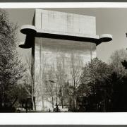 ArchitektInnen / KünstlerInnen: Friedrich Tamms<br>Projekt: Flakturm Esterhazypark<br>Aufnahmedatum: 04/82<br>Format: 24x36mm SW<br>Lieferformat: Scan 300 dpi<br>Bestell-Nummer: N2013/21<br>