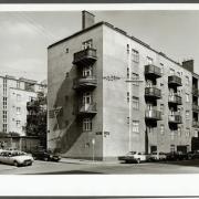 ArchitektInnen / KünstlerInnen: Oskar Strnad<br>Projekt: Wohnhausanlage Loeschenkohlgasse<br>Aufnahmedatum: 05/82<br>Format: 24x36mm SW<br>Lieferformat: Scan 300 dpi<br>Bestell-Nummer: N2022/13<br>