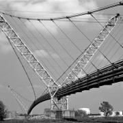 ArchitektInnen / KünstlerInnen: Wagner-Biro<br>Projekt: Rohrleitungsbrücke der OMV<br>Aufnahmedatum: 05/82<br>Format: 24x36mm SW<br>Lieferformat: Scan 300 dpi<br>Bestell-Nummer: N2023/16<br>