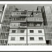 ArchitektInnen / KünstlerInnen: Ottokar Uhl<br>Projekt: Wohnhausanlage Feßtgasse<br>Aufnahmedatum: 08/82<br>Format: 24x36mm SW<br>Lieferformat: Scan 300 dpi<br>Bestell-Nummer: N2035/03<br>
