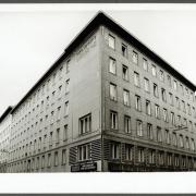 ArchitektInnen / KünstlerInnen: Otto Wagner<br>Projekt: Miethäuser Döblergasse<br>Aufnahmedatum: 09/82<br>Format: 24x36mm SW<br>Lieferformat: Scan 300 dpi<br>Bestell-Nummer: N2038/26<br>