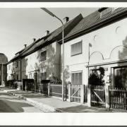 ArchitektInnen / KünstlerInnen: Hugo Mayer, Emil Krause<br>Projekt: Siedlung Rosenhügel ''Altmannsdorf-Hetzendorf''<br>Aufnahmedatum: 09/82<br>Format: 24x36mm SW<br>Lieferformat: Scan 300 dpi<br>Bestell-Nummer: N2039/34A<br>