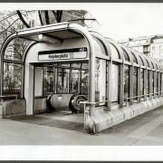 ArchitektInnen / KünstlerInnen: Wilhelm Holzbauer<br>Projekt: U-Bahnstation Keplerplatz<br>Aufnahmedatum: 02/83<br>Format: 24x36mm SW<br>Lieferformat: Scan 300 dpi<br>Bestell-Nummer: N2067/13<br>