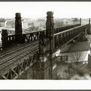 ArchitektInnen / KünstlerInnen: Otto Wagner<br>Projekt: Stadtbahnbrücke über den Wienfluss<br>Aufnahmedatum: 02/81<br>Format: 24x36mm SW<br>Lieferformat: Scan 300 dpi<br>Bestell-Nummer: N201/15A<br>