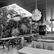 ArchitektInnen / KünstlerInnen: Oswald Haerdtl<br>Projekt: Volksgarten Restaurant Tanzcafé<br>Aufnahmedatum: 05/92<br>Format: 4x5'' SW<br>Lieferformat: Scan 300 dpi<br>Bestell-Nummer: N2686/06<br>