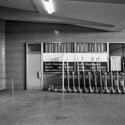 ArchitektInnen / KünstlerInnen: Heinrich Hrdlicka<br>Projekt: Südbahnhof<br>Aufnahmedatum: 11/91<br>Format: 4x5'' SW<br>Lieferformat: Scan 300 dpi<br>Bestell-Nummer: N2644/09<br>