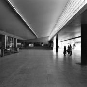 ArchitektInnen / KünstlerInnen: Heinrich Hrdlicka<br>Projekt: Südbahnhof<br>Aufnahmedatum: 11/91<br>Format: 4x5'' SW<br>Lieferformat: Scan 300 dpi<br>Bestell-Nummer: N2645/18<br>