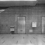 ArchitektInnen / KünstlerInnen: Kurt Schlauss, Stadtbauamt<br>Projekt: Straßenbahnstation Schottentor (Jonasreindl)<br>Aufnahmedatum: 11/91<br>Format: 4x5'' SW<br>Lieferformat: Scan 300 dpi<br>Bestell-Nummer: N2607/17<br>