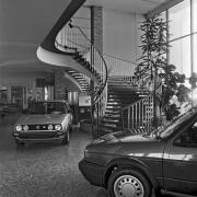 ArchitektInnen / KünstlerInnen: Rudolf Vorderegger<br>Projekt: VW Autohaus Liewers Triesterstraße<br>Aufnahmedatum: 11/91<br>Format: 4x5'' SW<br>Lieferformat: Scan 300 dpi<br>Bestell-Nummer: N2623/16<br>
