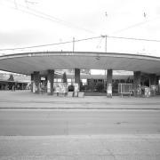 ArchitektInnen / KünstlerInnen: Fritz Pfeffer<br>Projekt: Kennedybrücke - Stadtbahnstation, U-Bahn Station<br>Format: 4x5'' SW<br>Lieferformat: Scan 300 dpi<br>Bestell-Nummer: N2668/09<br>