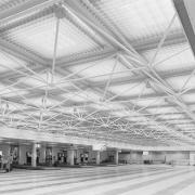 ArchitektInnen / KünstlerInnen: Rupert Falkner<br>Projekt: Flughafen Wien-Schwechat - Neue Ankunftshalle<br>Format: 24x36mm SW<br>Lieferformat: Scan 300 dpi<br>Bestell-Nummer: N963/11A<br>