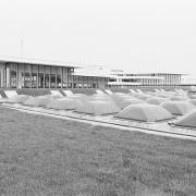 ArchitektInnen / KünstlerInnen: Rupert Falkner<br>Projekt: Flughafen Wien-Schwechat - Neue Ankunftshalle<br>Format: 24x36mm SW<br>Lieferformat: Scan 300 dpi<br>Bestell-Nummer: N963/16A<br>