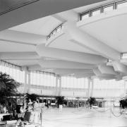 ArchitektInnen / KünstlerInnen: Rupert Falkner<br>Projekt: Flughafen Wien-Schwechat - Neue Ankunftshalle<br>Aufnahmedatum: 04/82<br>Format: 24x36mm SW<br>Lieferformat: Scan 300 dpi<br>Bestell-Nummer: N963/29A<br>