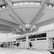 ArchitektInnen / KünstlerInnen: Rupert Falkner<br>Projekt: Flughafen Wien-Schwechat - Neue Ankunftshalle<br>Aufnahmedatum: 04/82<br>Format: 24x36mm SW<br>Lieferformat: Scan 300 dpi<br>Bestell-Nummer: N963/33A<br>